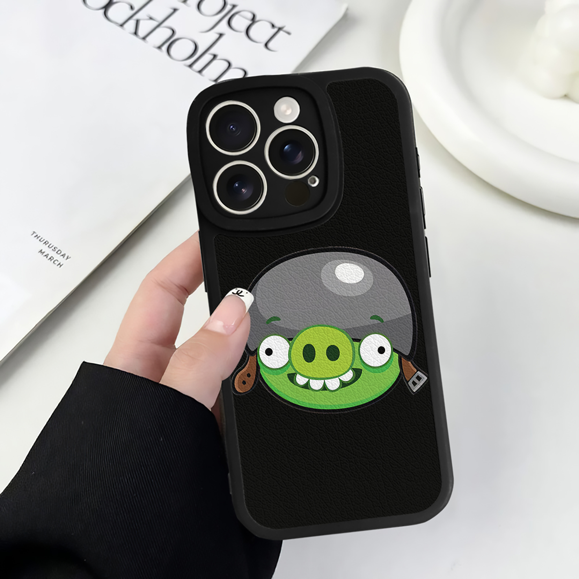 （画像用） Angry Birds アングリーバード 【iPhone 16シリーズ対応】シリコンスマホケース（レザー調） 材質：シリコン